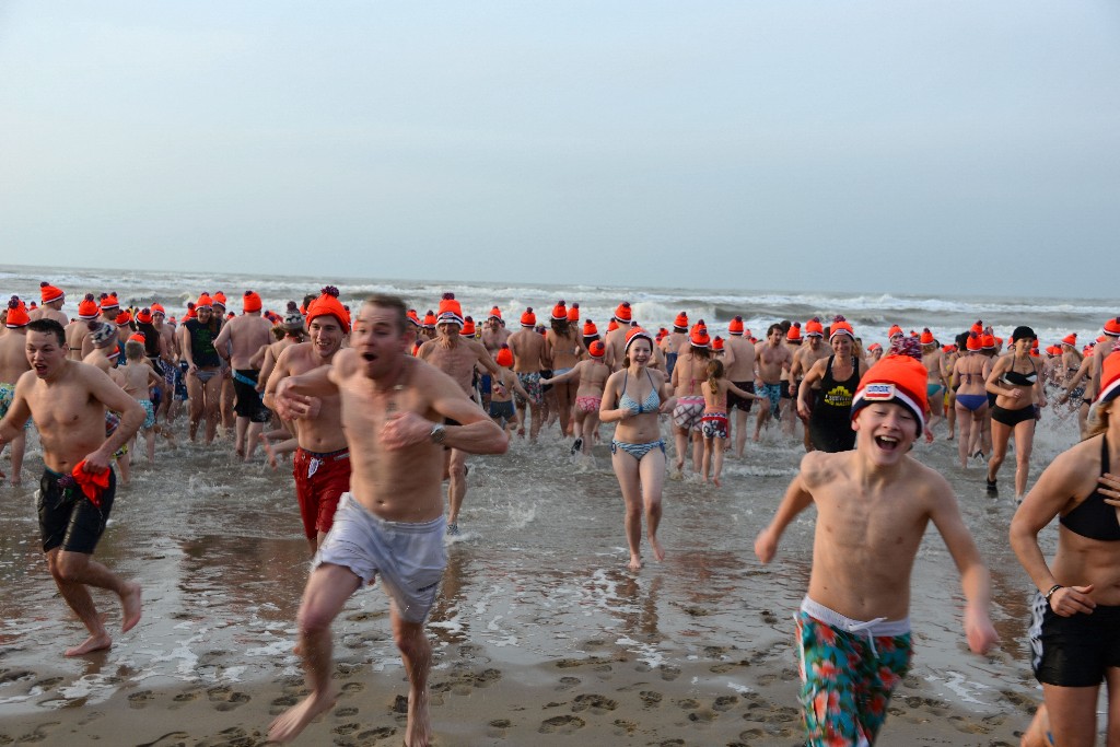 ../Images/Nieuwjaarsduik Nederzandt 2015 077.jpg